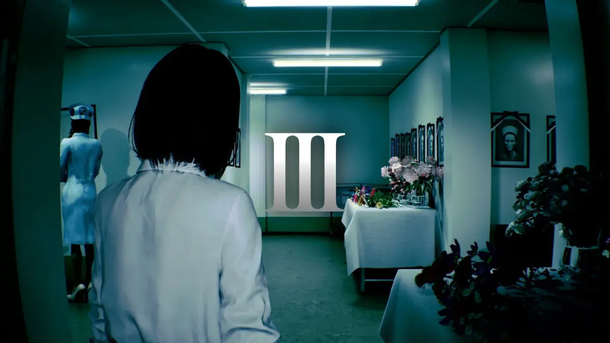 暗い廊下で背を向ける人物と看護師、遺影