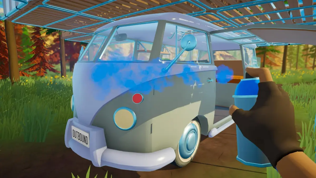 バンをスプレーでカスタマイズする様子