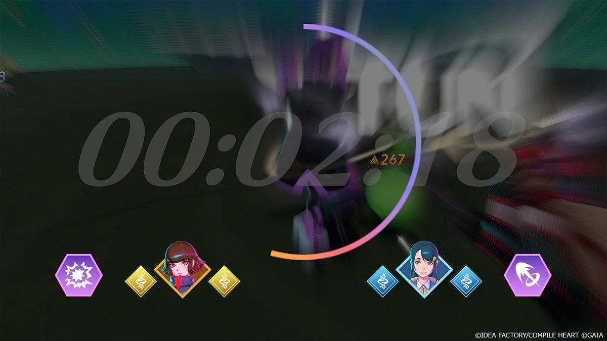 ゲームのプレイ画面で、中央にタイマー「00:02:18」と数値「267」が表示されています。下部には2人の女性キャラクターのポートレートとアイコンがあり、アクションやリズムゲームのような画面構成です。