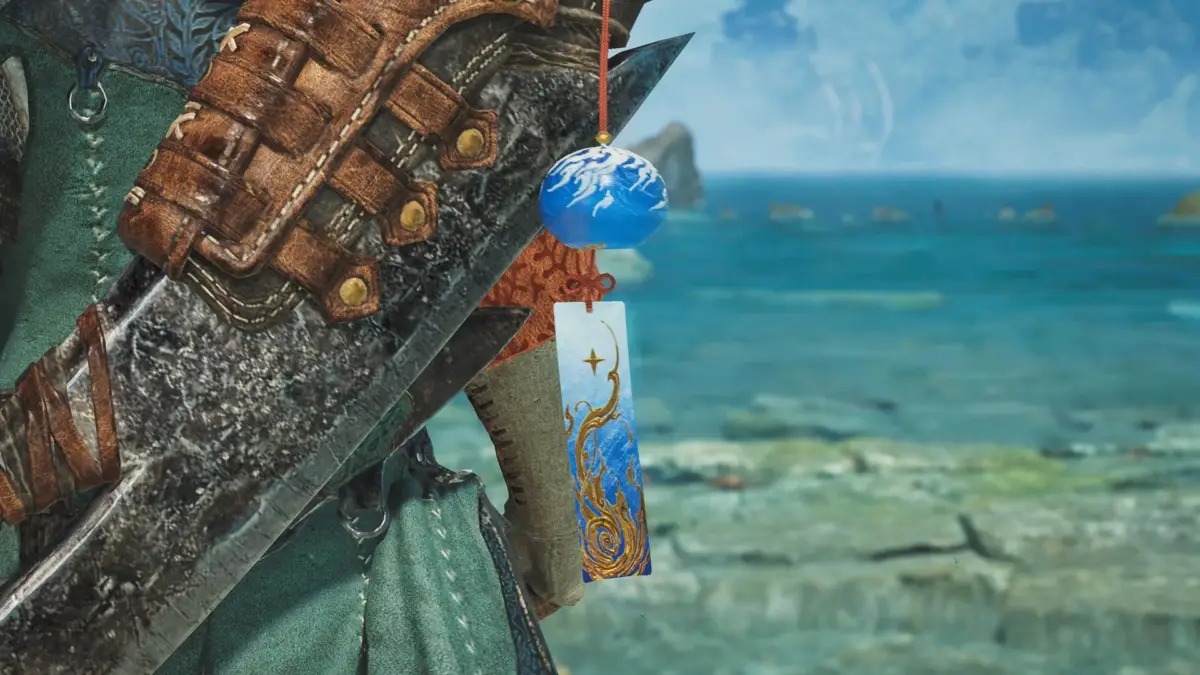 ファンタジー風の衣装と武器を身につけた人物の傍らで揺れる青い風鈴のような装飾品