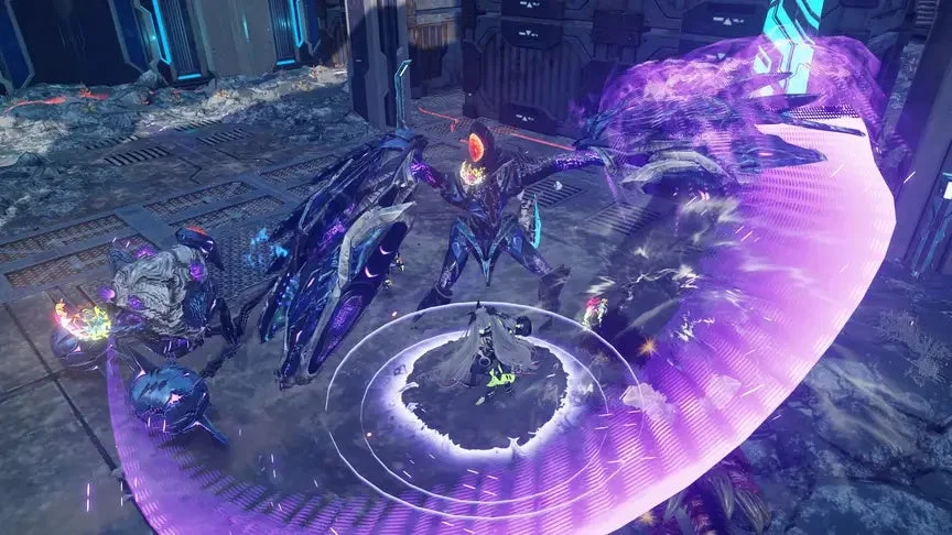 未来的な廃墟のような場所で、複数のキャラクターやクリーチャーが戦闘している様子。中央のキャラクターは紫色の強力なオーラを放ち、周囲の敵と激しく交戦している。SFアクションゲームの一場面のようだ。