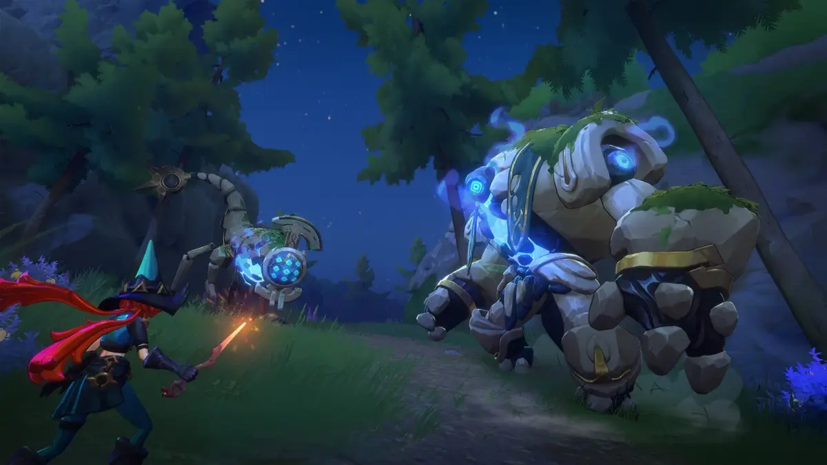 夜の幻想的な森で、魔女のようなキャラクターが光る短剣を構え、岩のゴーレムと機械仕掛けのサソリのようなクリーチャーに立ち向かっている様子を描いたアートワークです。