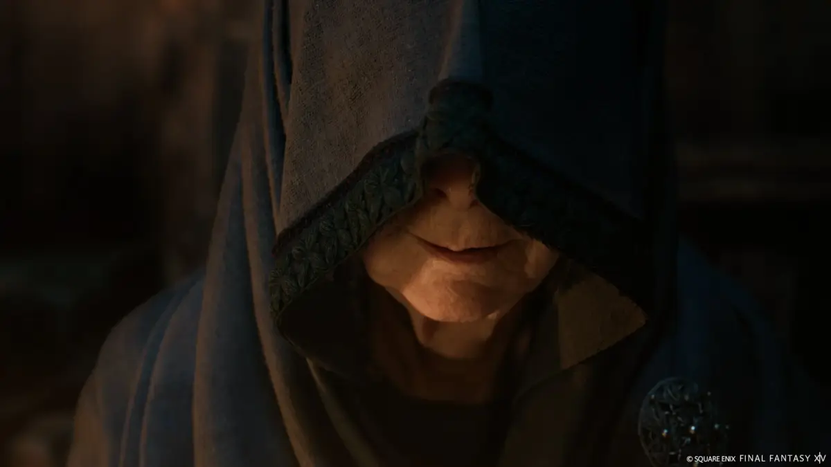 フードを深く被った人物の顔の下半分が、暖かな光に照らされています。口元と鼻が見え、表情は穏やかです。精巧なブローチを付けたマントを着用しており、どこか神秘的で物語性を感じる一枚です。