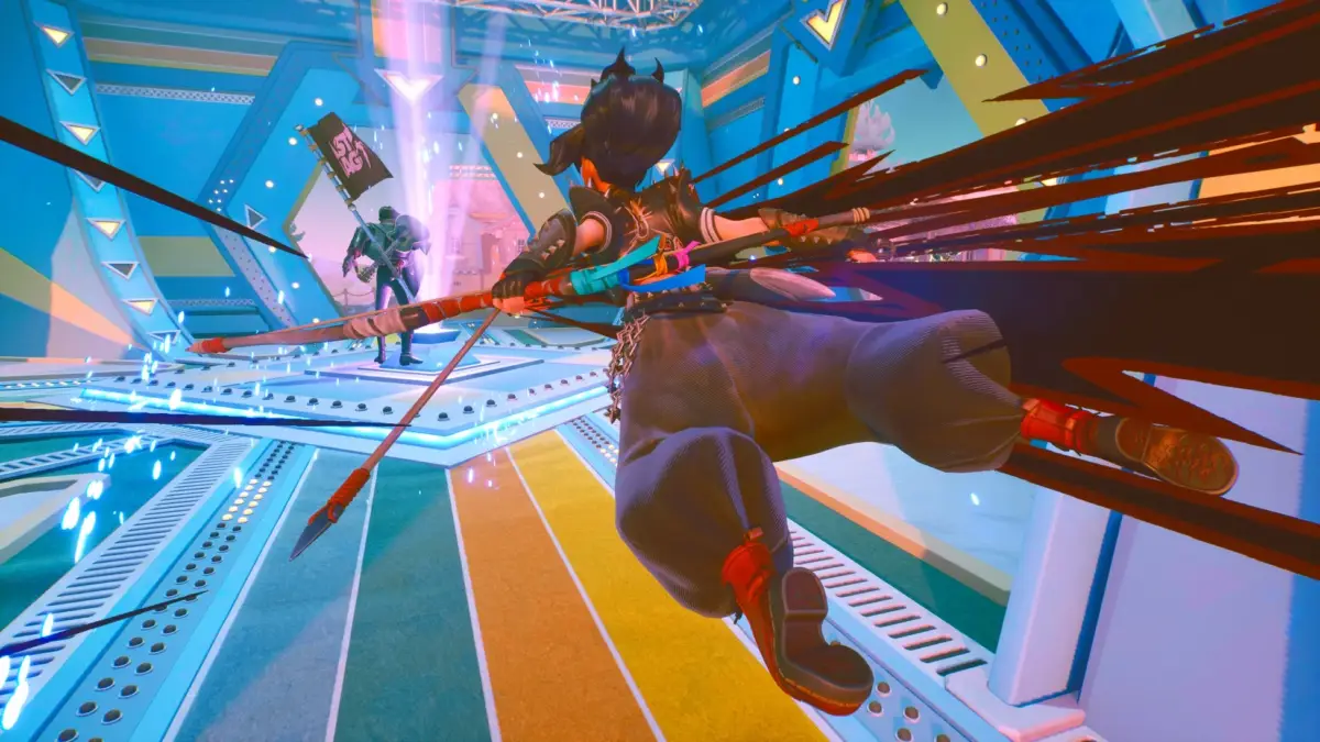 未来的なアリーナで槍のような武器を持ったキャラクター