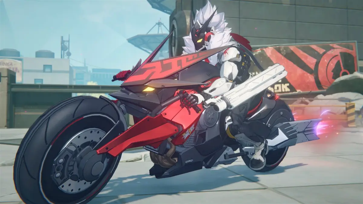 白い髪とマスクのキャラクターが、赤と黒の未来的なデザインのバイクに乗っている画像