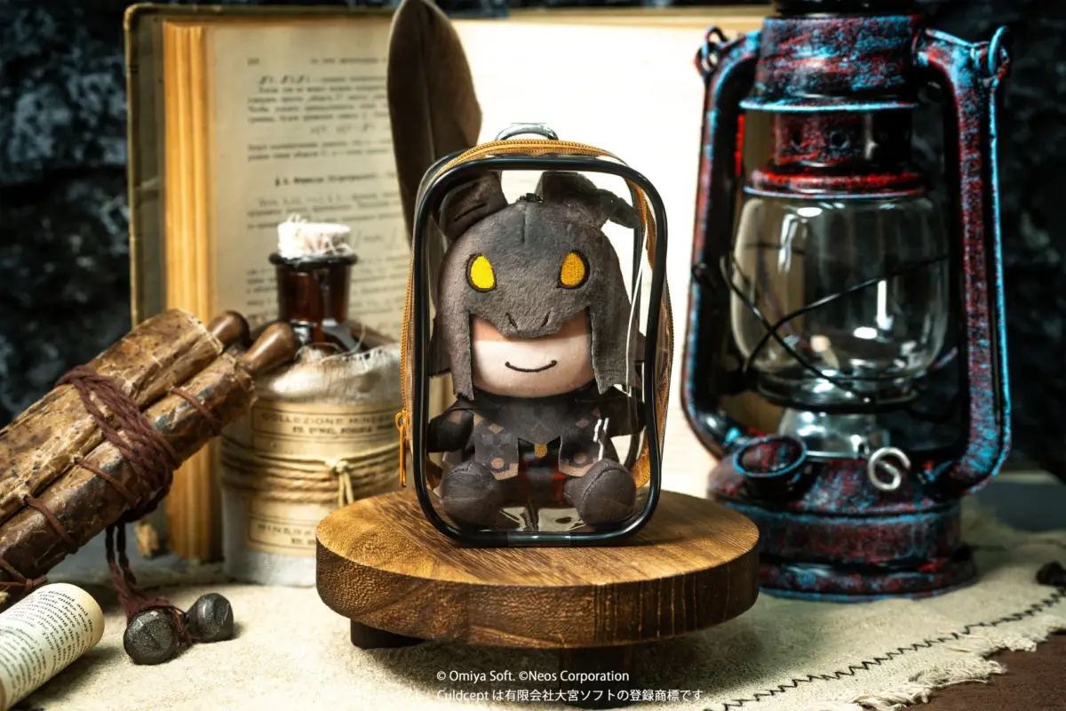 黒いキャラクターのぬいぐるみとアンティークな小物