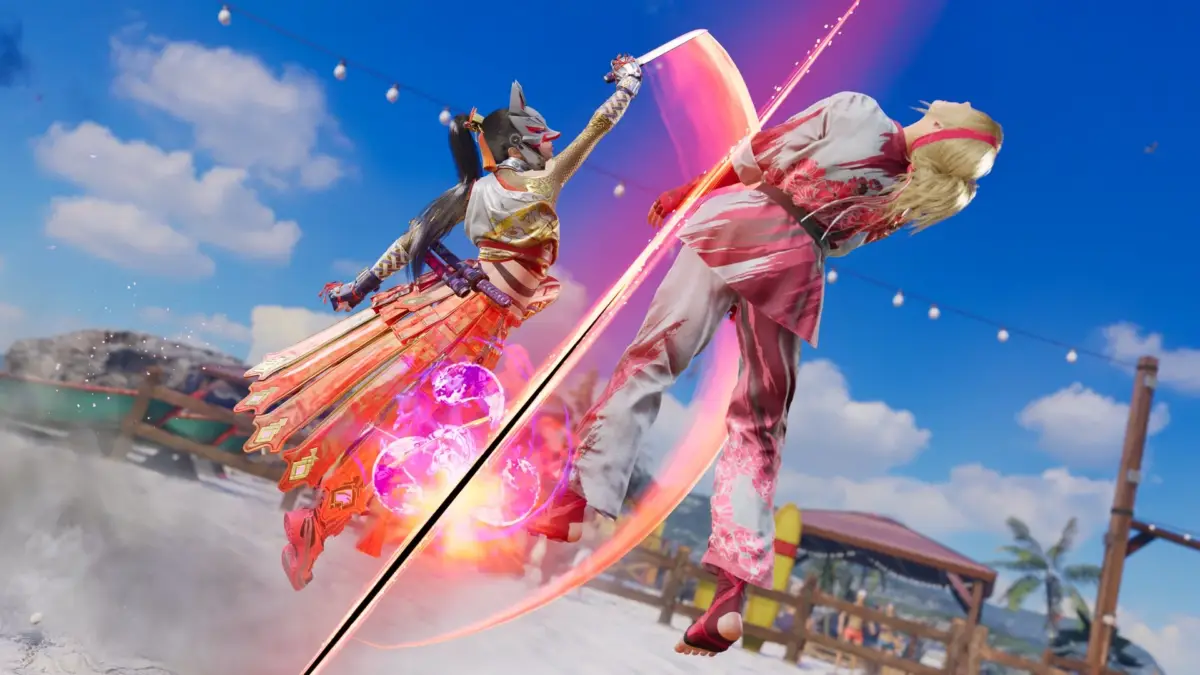 狐の面をつけたキャラクターが剣を振る戦闘シーン