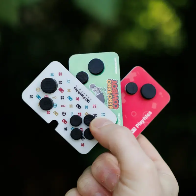 Playtilesを手に持っている画像