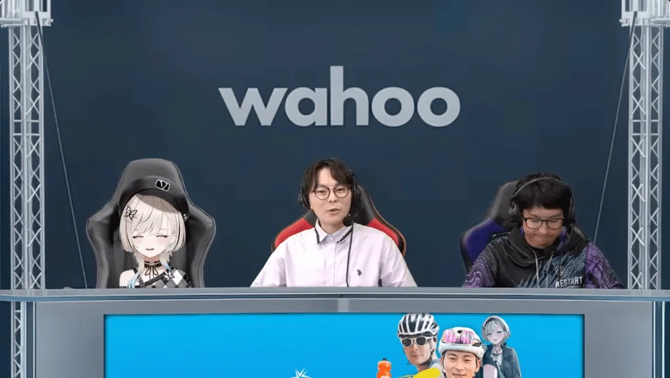 wahooロゴが背景に表示されたスタジオで、VTuberのキャラクター1人と男性2人が配信を行っている様子